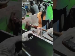 Produksi yang disesuaikan melalui pemesinan Produksi suku cadang mesin menggunakan pembubutan, pengeboran, dan penggilingan